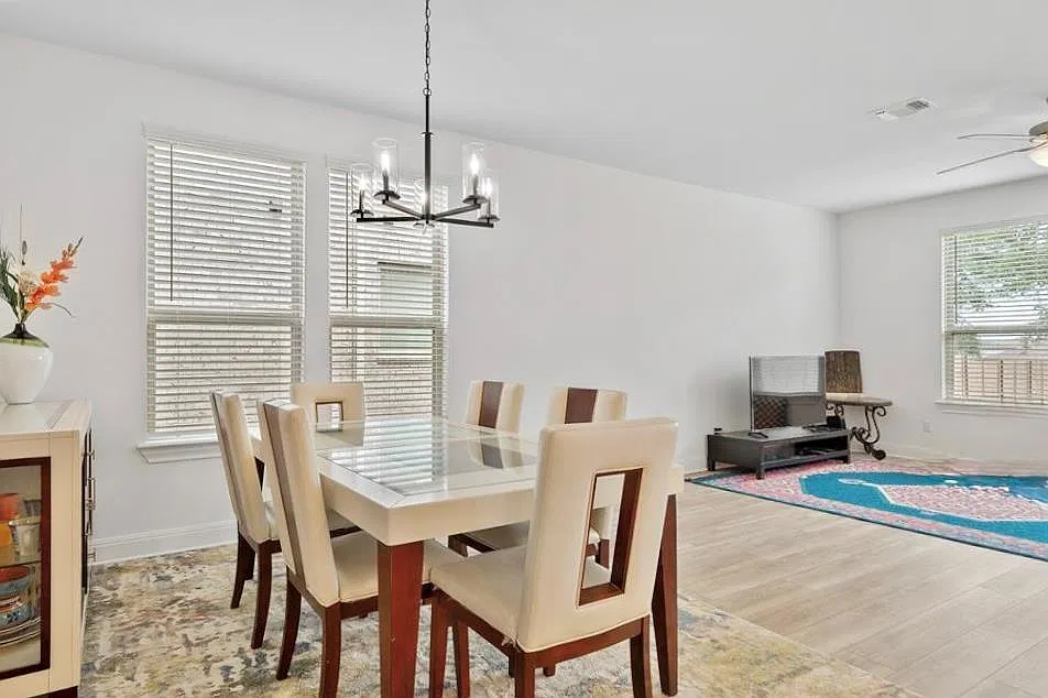 4 bed, 3.0 bath, 2493 sqft, $2,495 — Photo 4