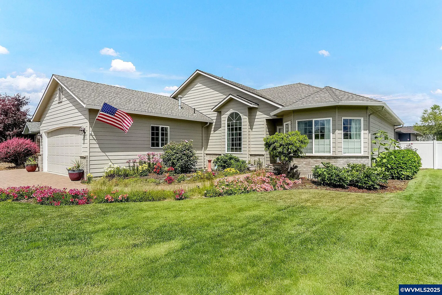 2068 Cardinal Ave photo 1