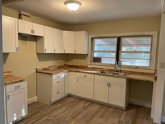 5th image of 150 Lake Forest Dr