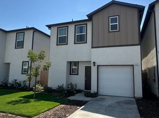1087 Buena Vista Ln, Hanford, CA 93230