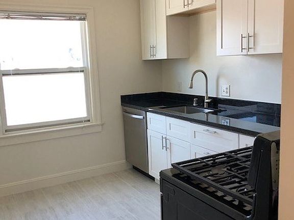 3rd image of 3158 Octavia St