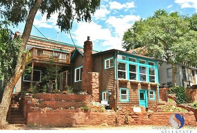 Check out the wall of windows to let in the outdoors & beautiful