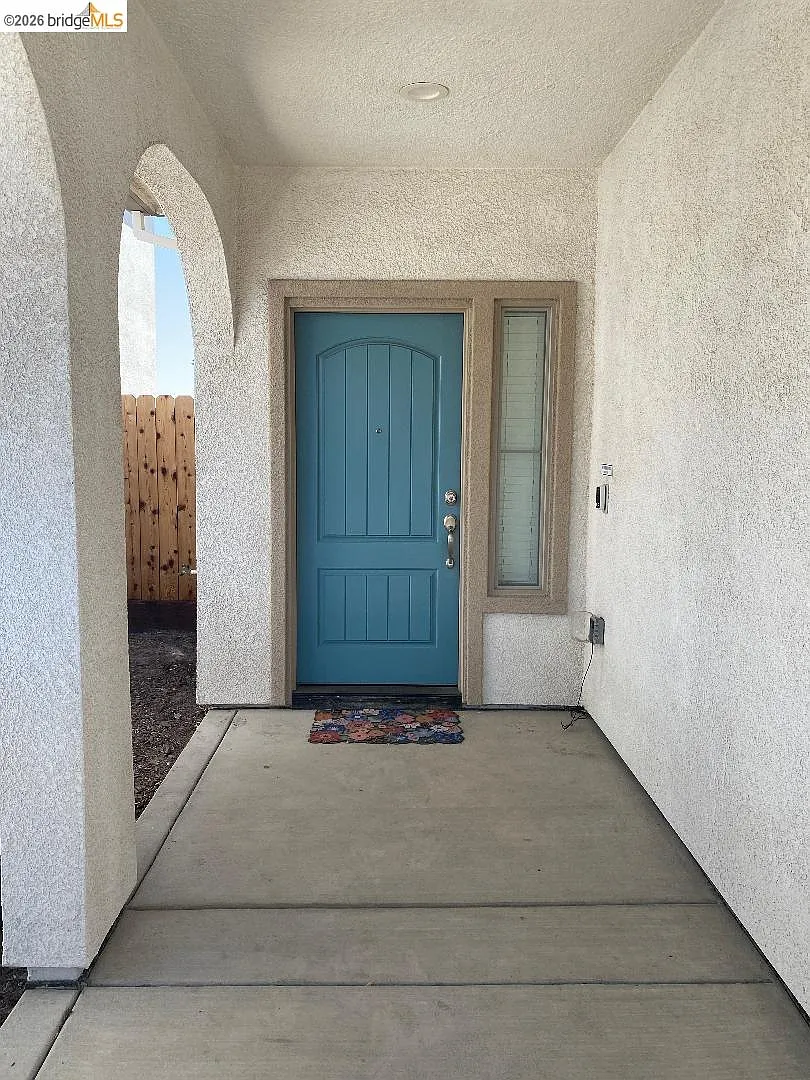 3 bed, 2.5 bath, 1824 sqft, $3,000 — Photo 2