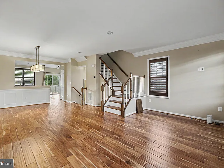 23108 Sunbury St — Photo 11