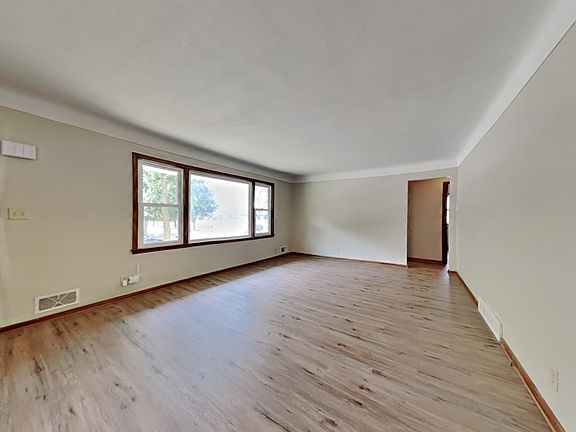 5th image of 2147 Burns Ave