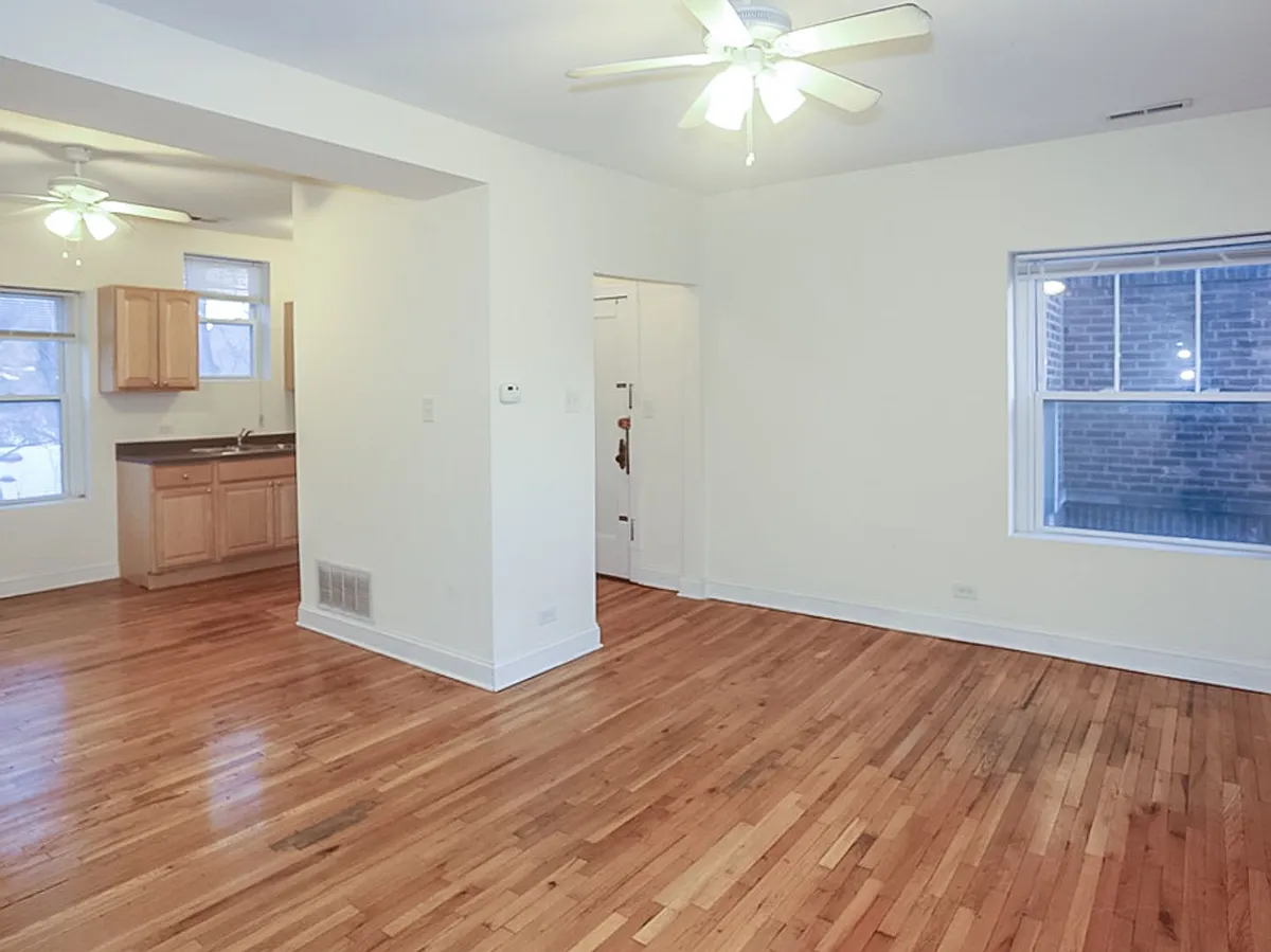 Building Photo - 3520 N Broadway #3E
