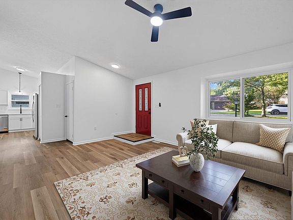5th image of 3824 W Woodmere Way