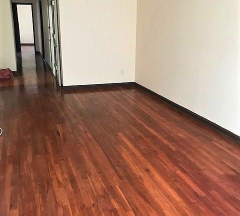 3rd image of 156 Bay 46th St Floor 1