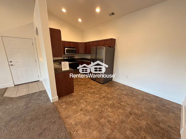147 W Spring Hill Way — Photo 2