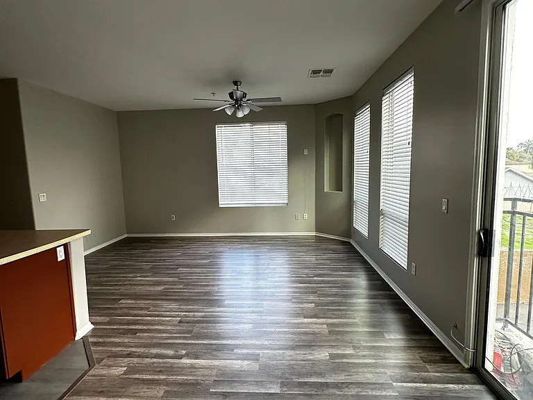 2450 W Glenrosa Ave — Photo 2