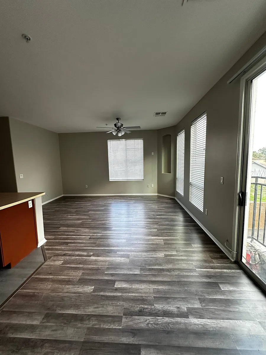 Building Photo - 2450 W Glenrosa Ave