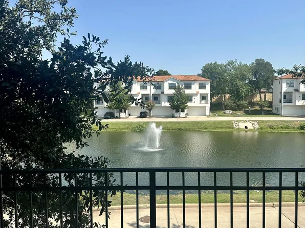 Carriage Homes on the Lake