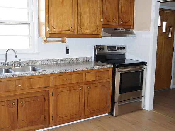 5th image of 1216 Halifax St