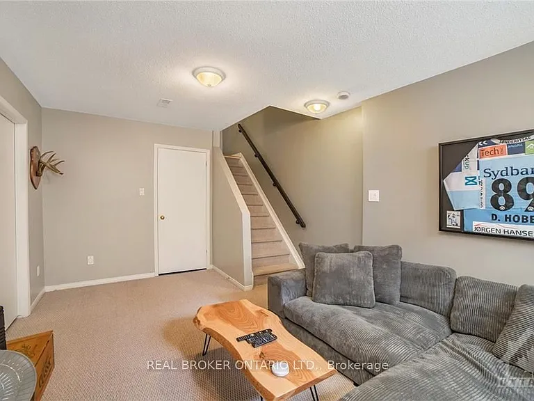 222 Meadowbreeze Dr — Photo 21