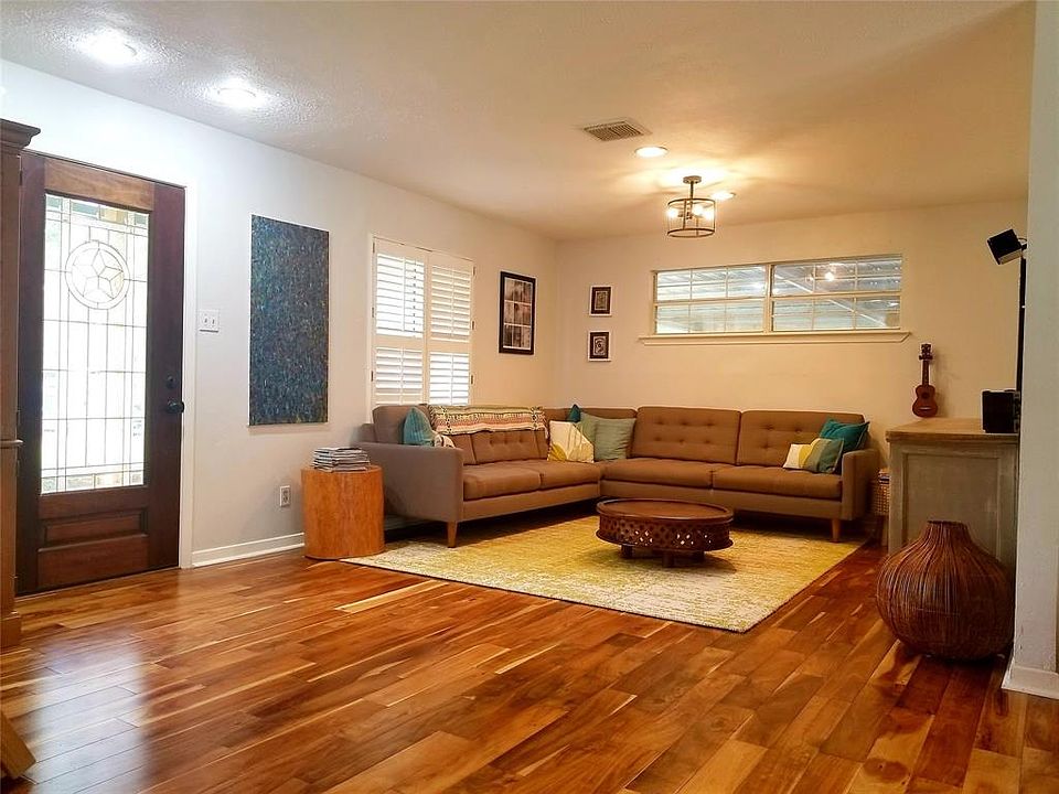 1st image of 1512 Huge Oaks St