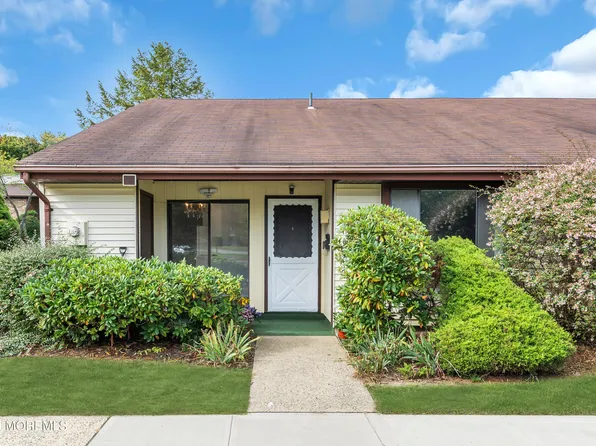81 Amberly Drive #A, Manalapan, NJ 07726
