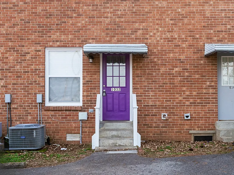 1032 Hickory Hill Ln — Photo 4