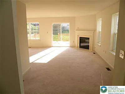 3 bed, 2.5 bath, 2030 sqft, $2,795 — Photo 4