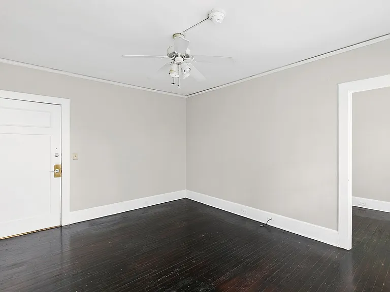 Clairmont Apartments — Photo 7
