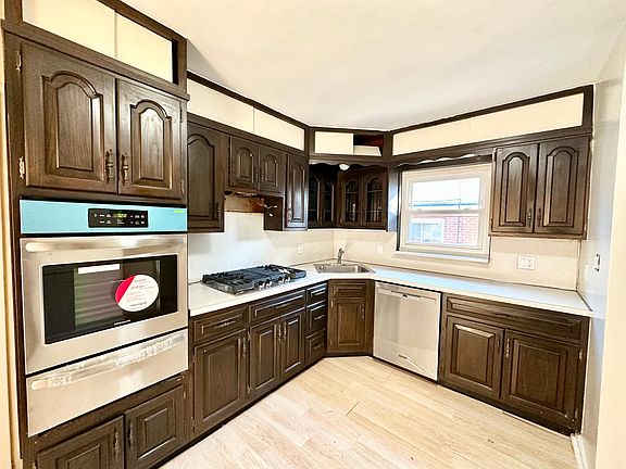 4th image of 39 27th Ave #1