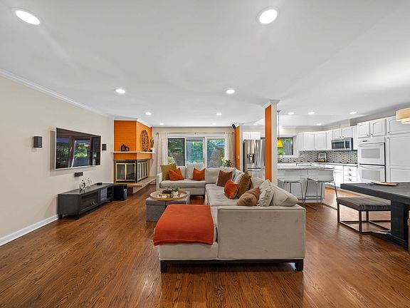 4th image of 1715 Wildberry Dr Unit E
