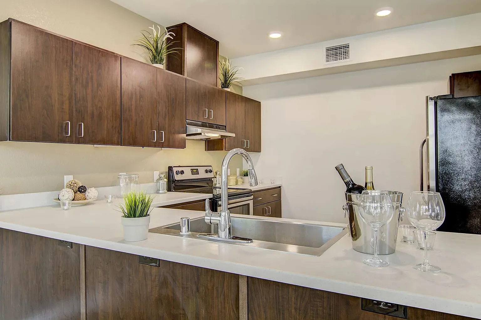 2 bed, 932 sqft, $2,595 — Photo 4