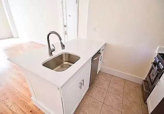 5th image of 31 W 75th St APT A