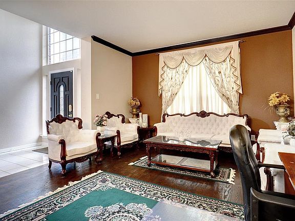 4th image of 611 Park Highlands Dr