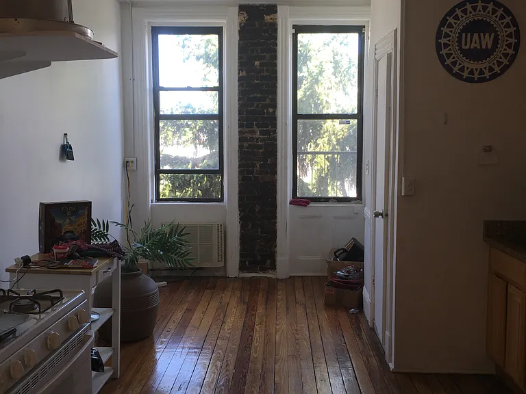 365 Onderdonk Ave #3L — Photo 2