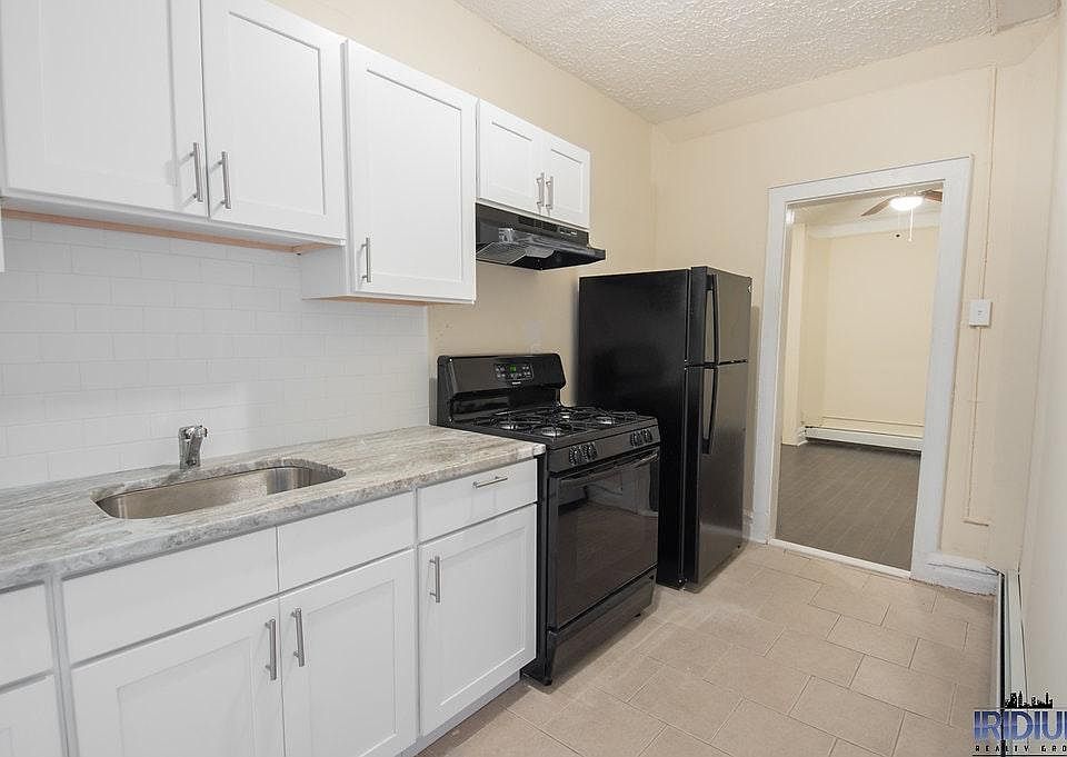 1st image of 532 Sanford Ave