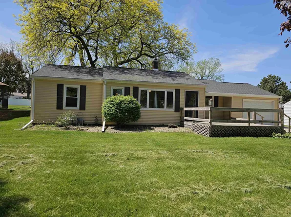 2335 Terrace Dr, Cedar Falls, IA 50613