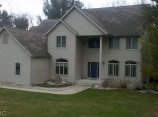 2290 S Hilltop Dr, Muskegon, MI
