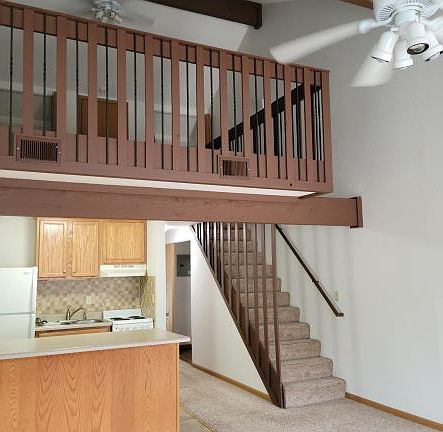 4th image of 48 Village Ct #48