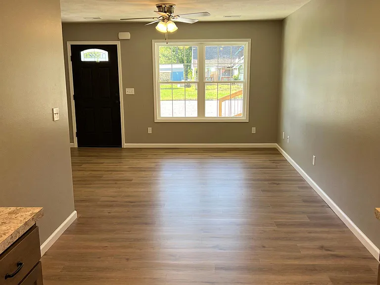 155 W Sunset St — Photo 8