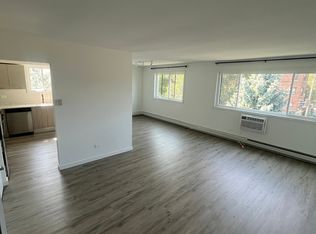 7621 N Sheridan Rd, Chicago, IL 60626