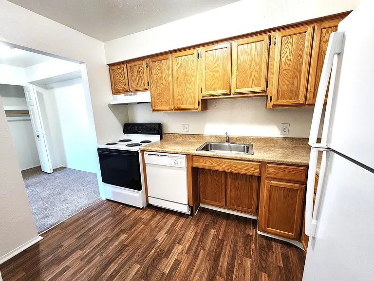 Windsor Place Apartments — Photo 170