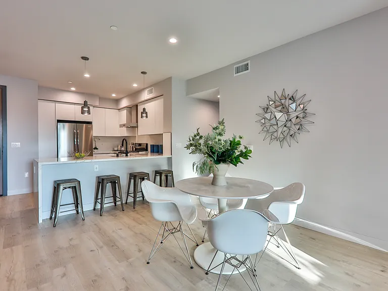 900 N Wilcox Ave #105 — Photo 8