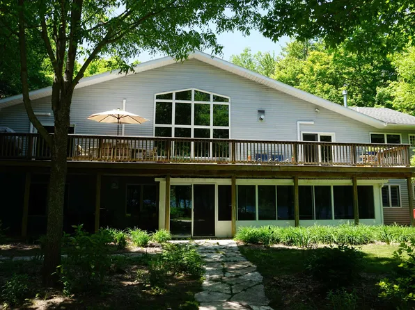 394 W Beech Bark Trl, Maple City, MI 49664