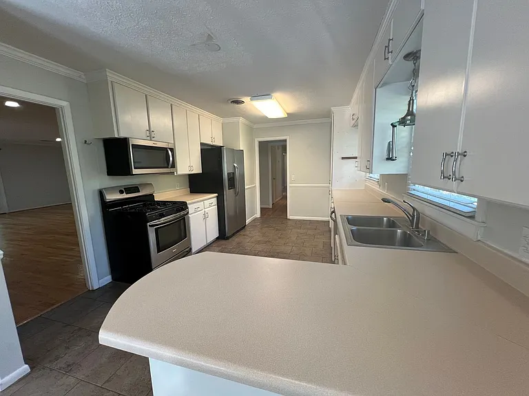 726 E Magnolia Ave — Photo 17
