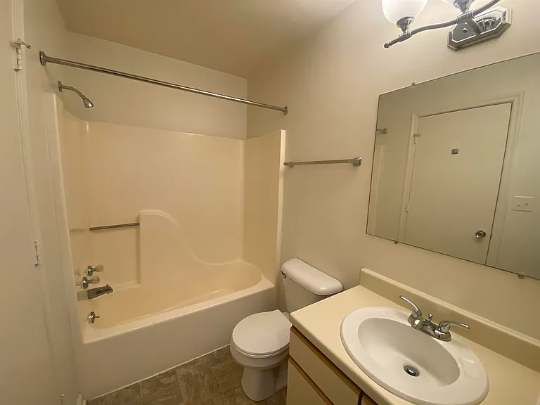 Princeton Circle West Apartments — Photo 84