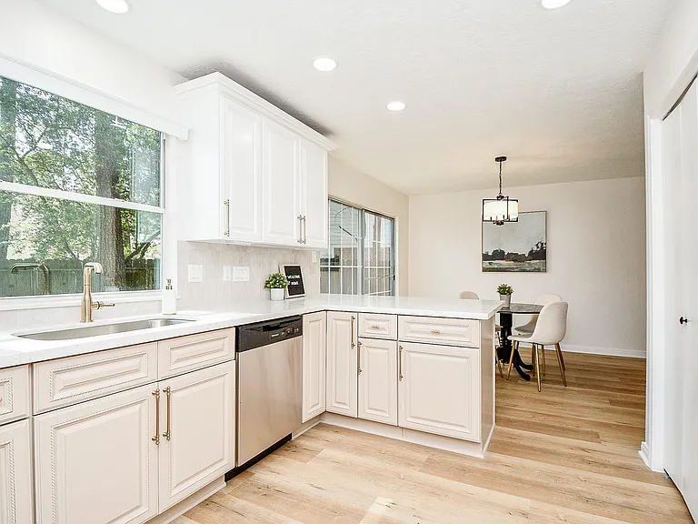 21 Edgewood Forest Ct — Photo 17