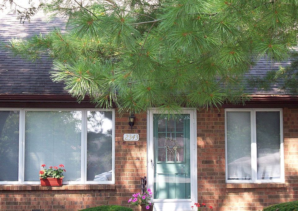 2343 Radcliff Village Dr SE, Grand Rapids, MI 49546 Zillow