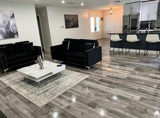 11405 Central Dr W, Carmel, IN 46032