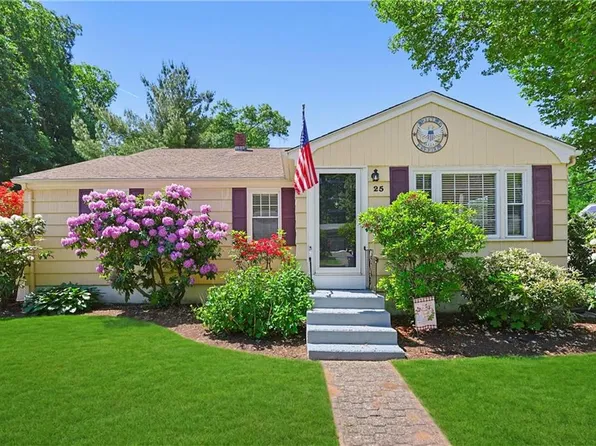25 Hunter Dr, Cumberland, RI 02864