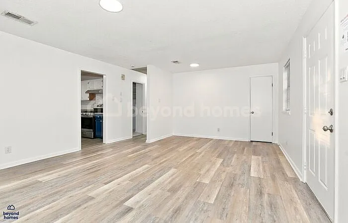 3 bed, 2.0 bath, 1196 sqft, $1,195 — Photo 3