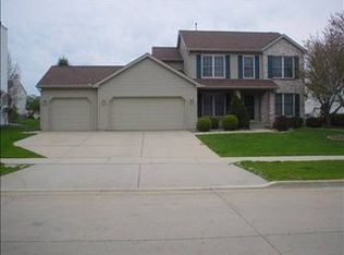 3303 Eagle Crest Rd, Bloomington, IL 61704