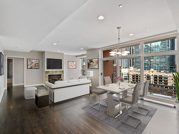 5th image of 415 E North Water St APT 1002