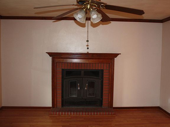 Living room (fireplace)