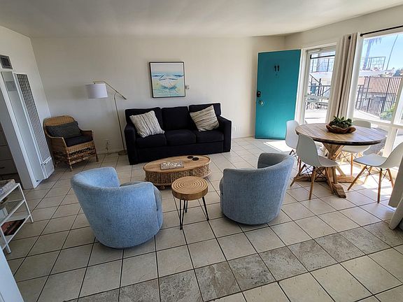 5th image of 520 Avenida Victoria #11