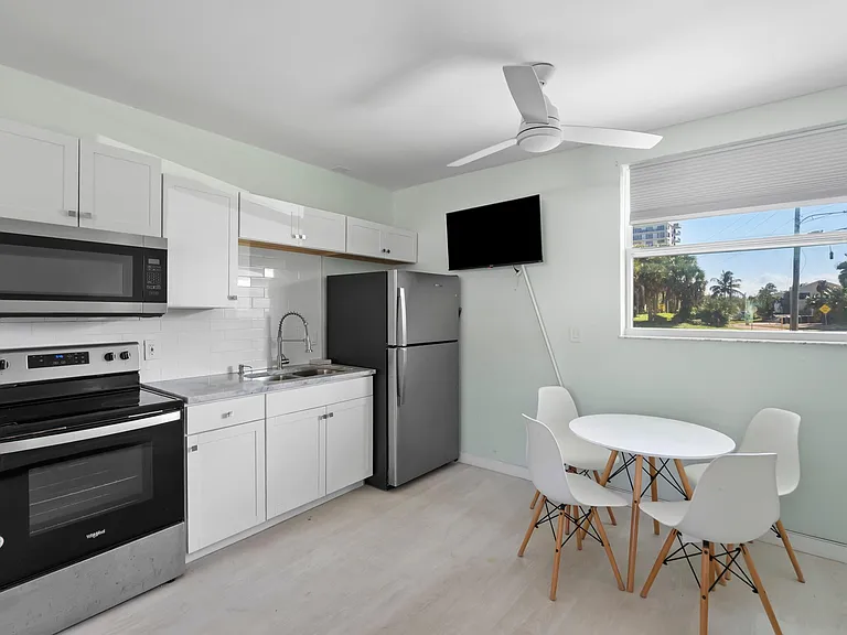 670 Hernando St #B — Photo 1